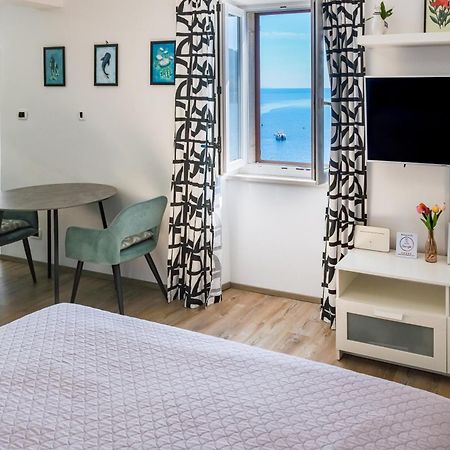 Studio Apartment Above Promenade W Terrace & Parking Rabac Exteriör bild