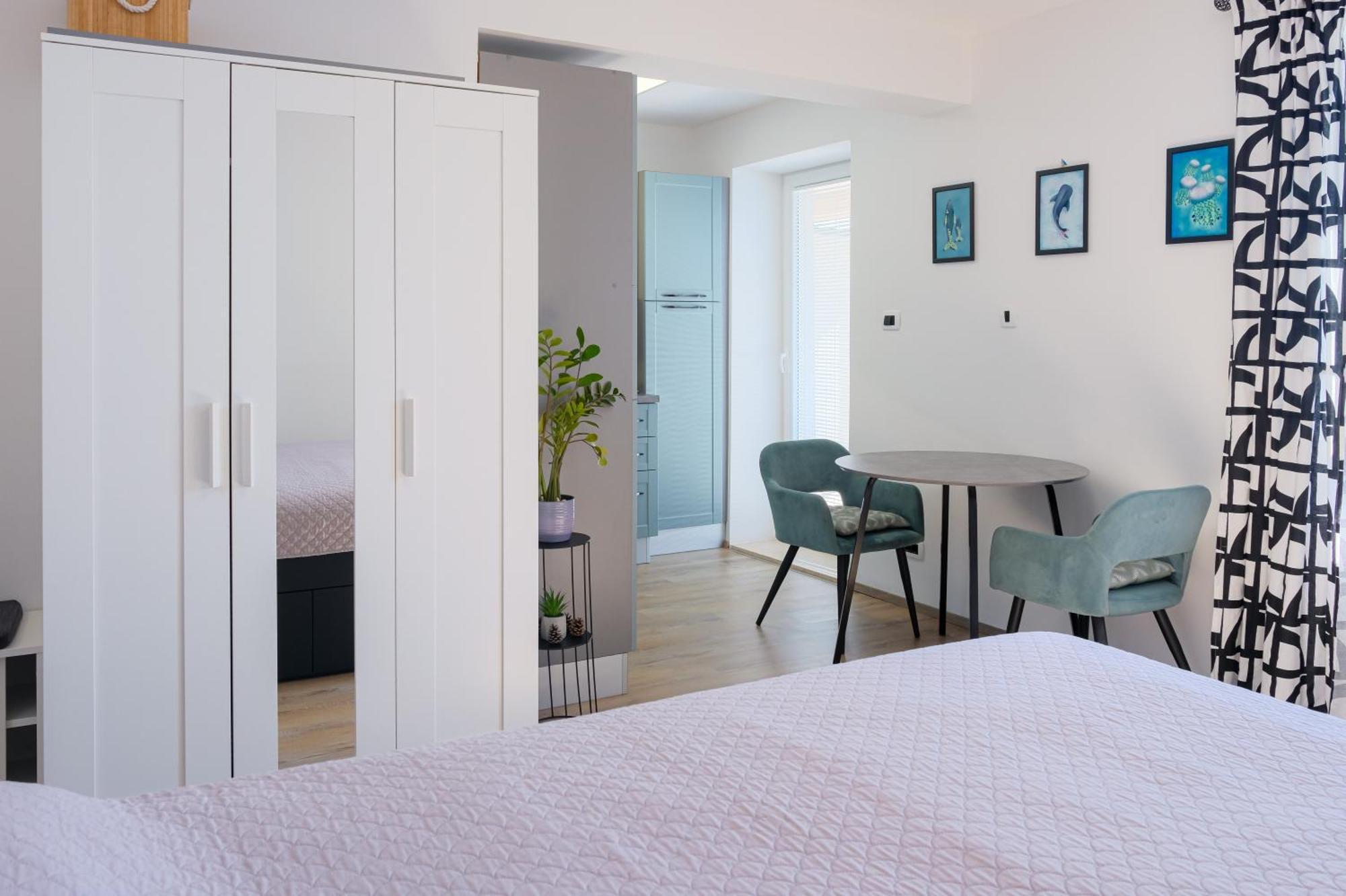 Studio Apartment Above Promenade W Terrace & Parking Rabac Exteriör bild