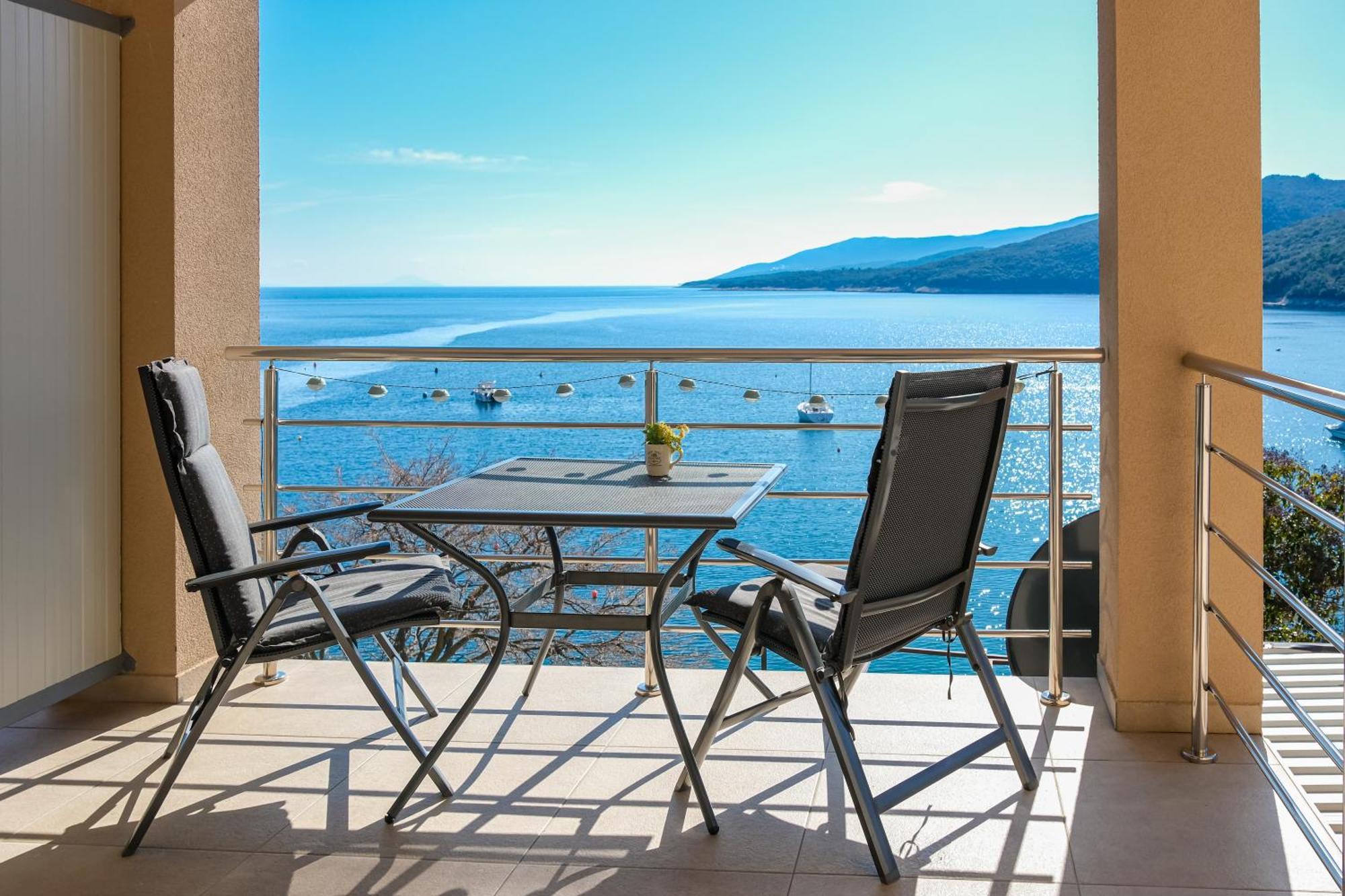 Studio Apartment Above Promenade W Terrace & Parking Rabac Exteriör bild