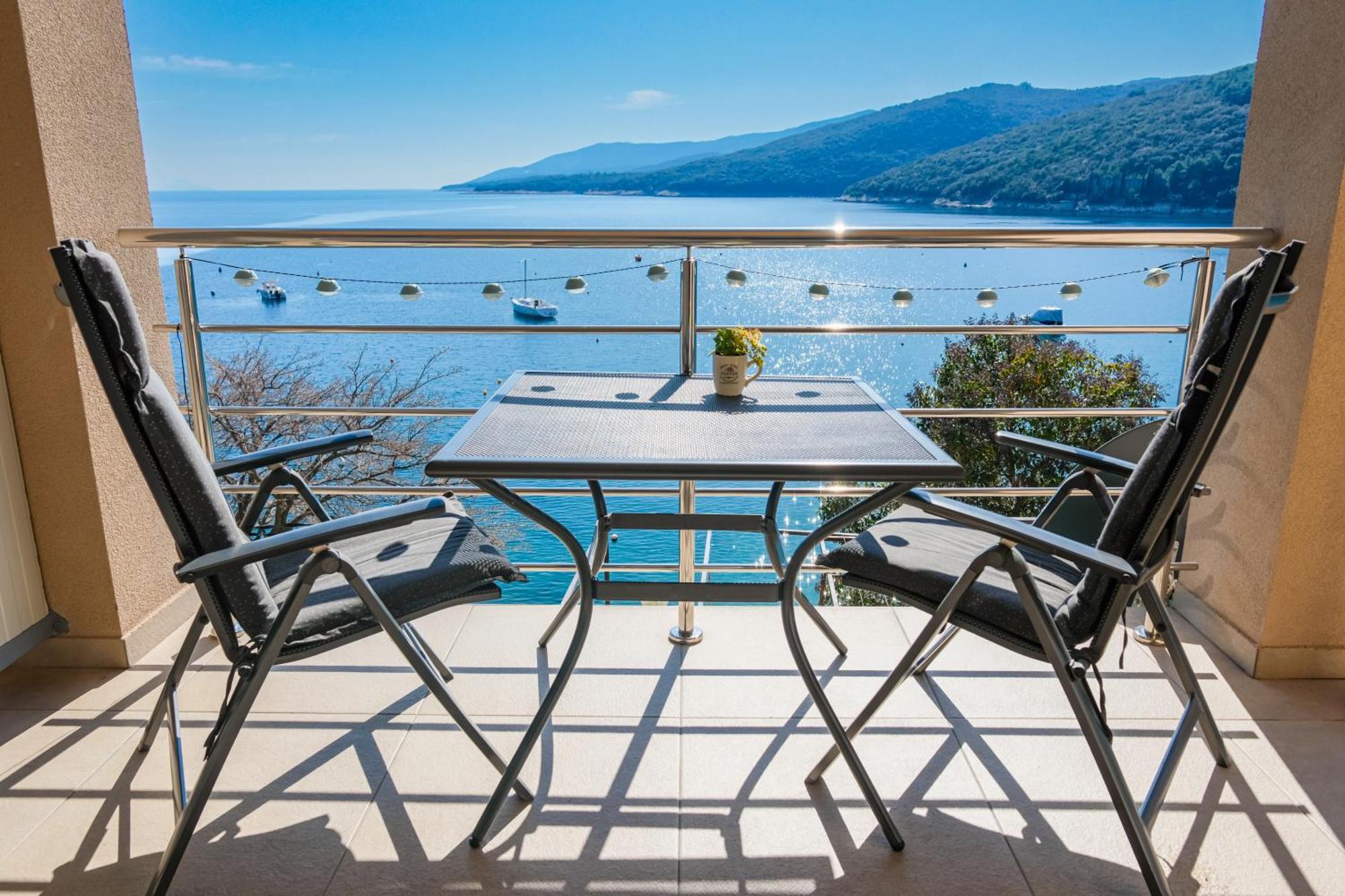 Studio Apartment Above Promenade W Terrace & Parking Rabac Exteriör bild