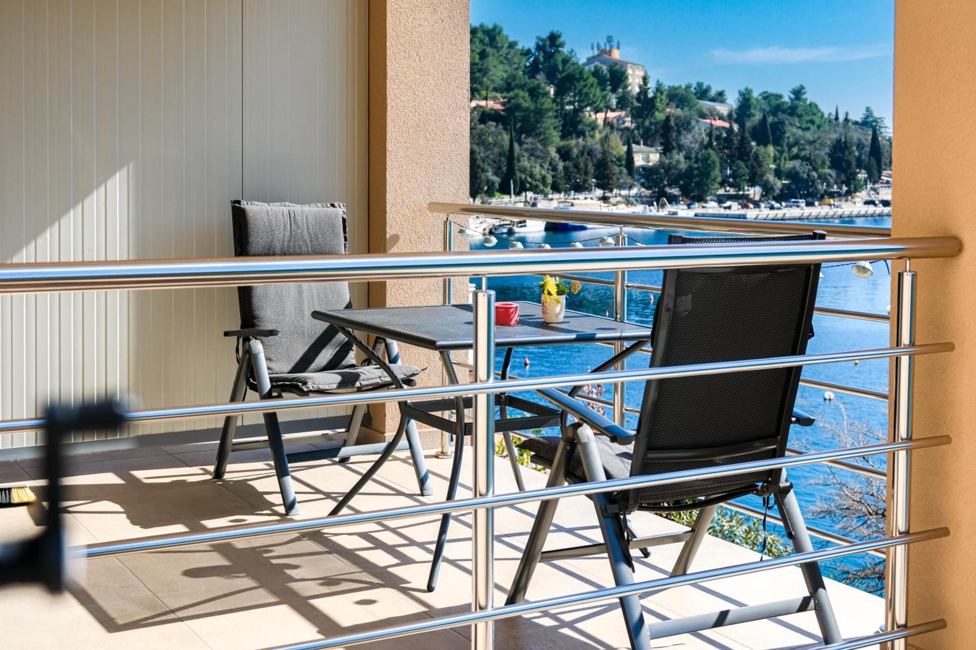 Studio Apartment Above Promenade W Terrace & Parking Rabac Exteriör bild